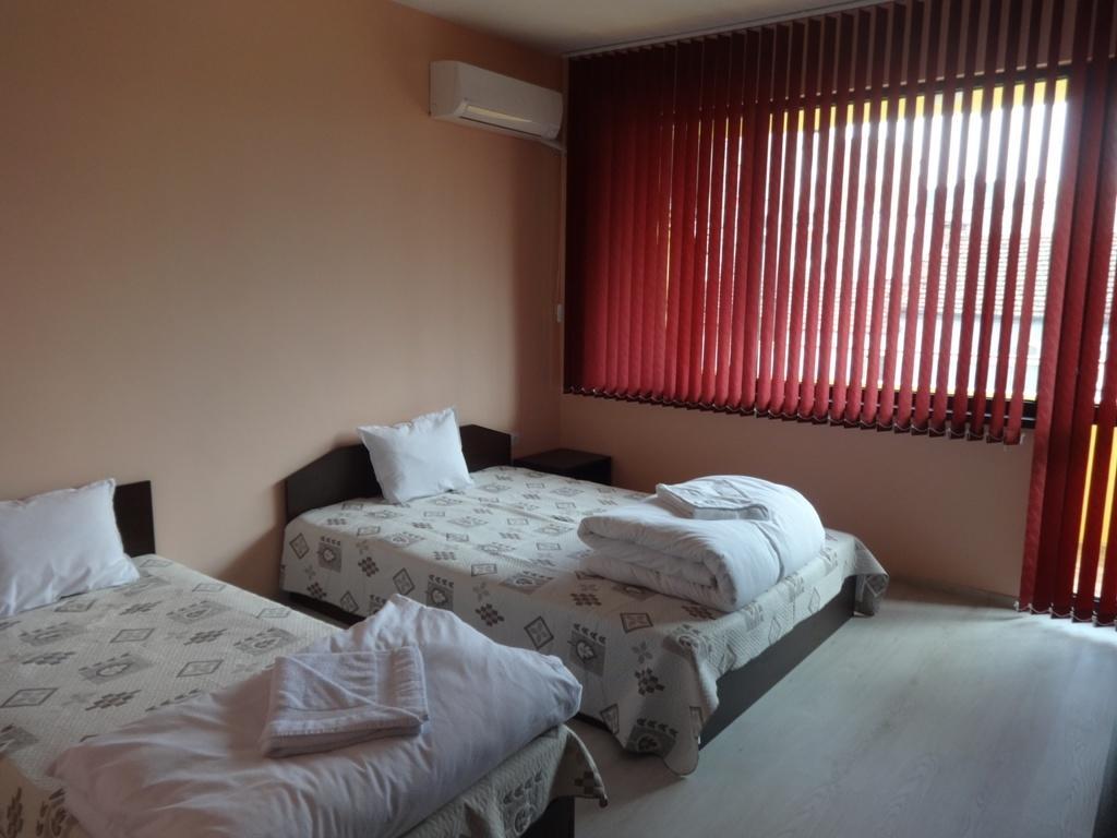 Guest House Karaulanov Elhovo  Buitenkant foto